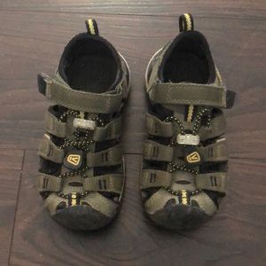 Boys Keen Sandals size 8 (toddler)